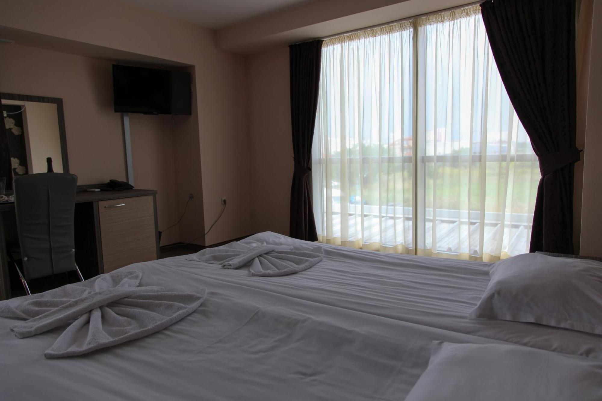 City Hotel